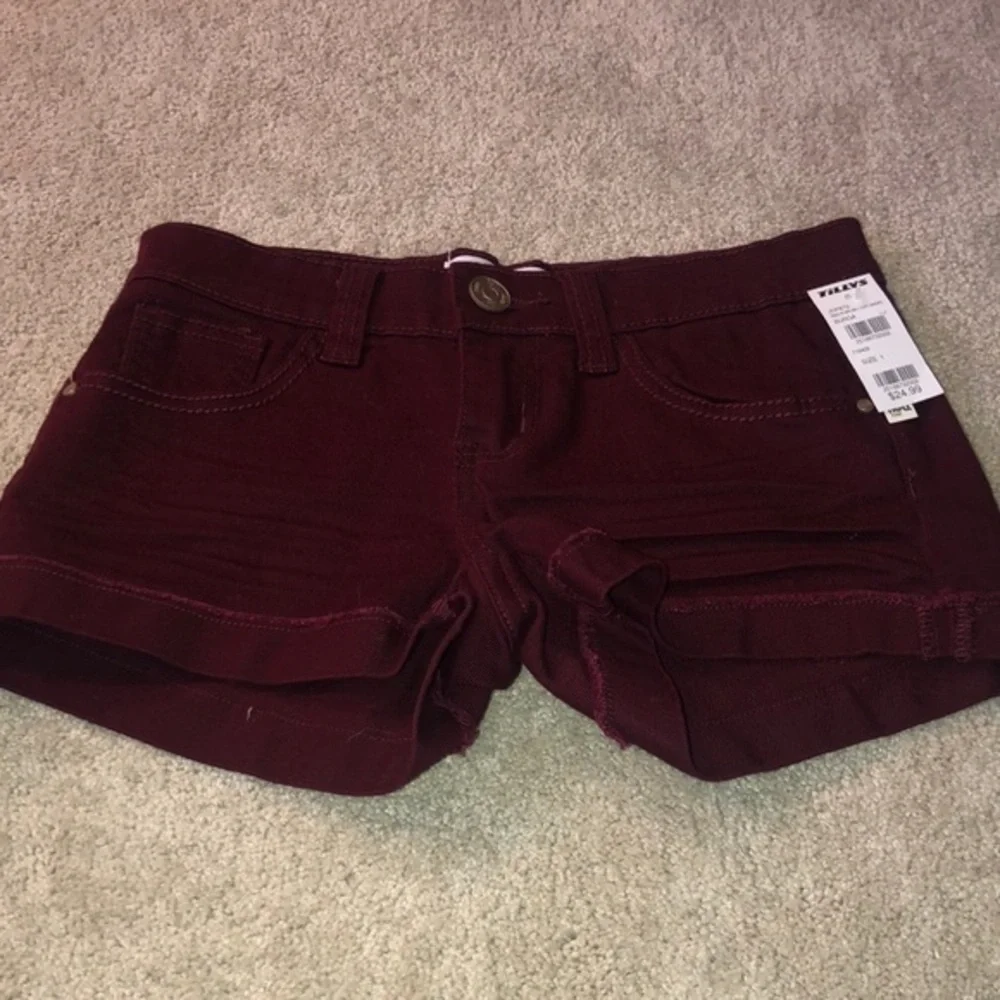 Tilly RSQ Malibu Cuff‎ Short Burgundy size 1 NWT